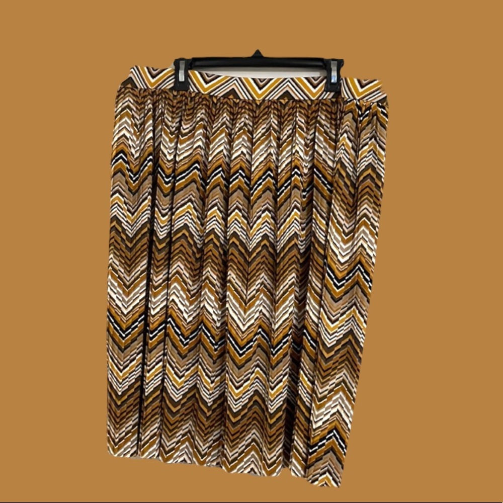 Cato 18/20w accordion pleated chevron gold black skirt